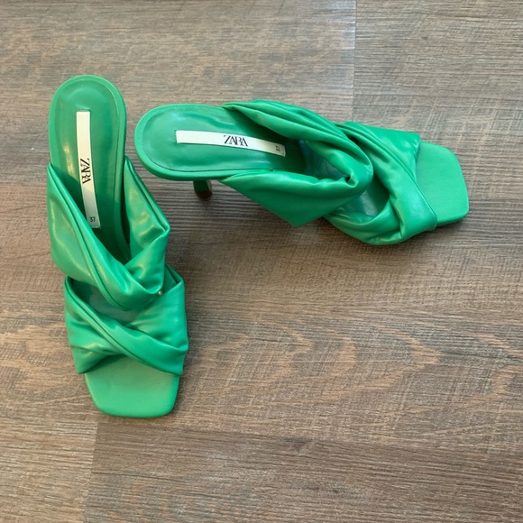 ZARA NWOT - Green Wide Ruched Wide Straps Heeled Sandals (SIZE: EUR 37 / US 6.5) - Picture 6 of 16